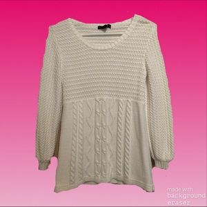 Sweater in great condition. Classic look.